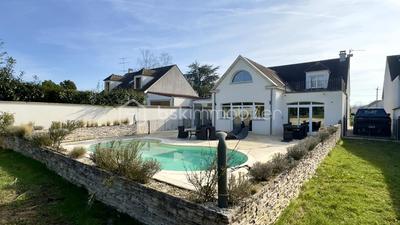 Maison - 239 m² - 6 pièces