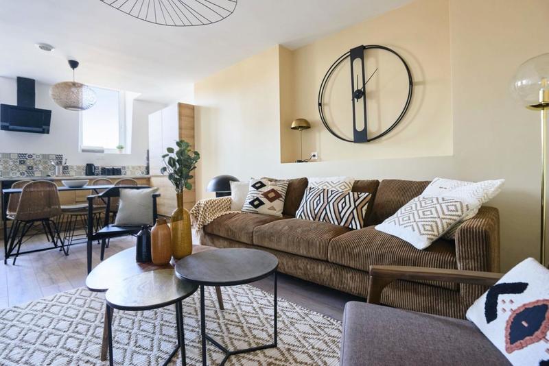 Appartement - 99 m² - 7 pièces