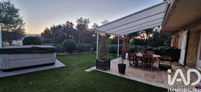 Maison - 200 m² - 9 pièces