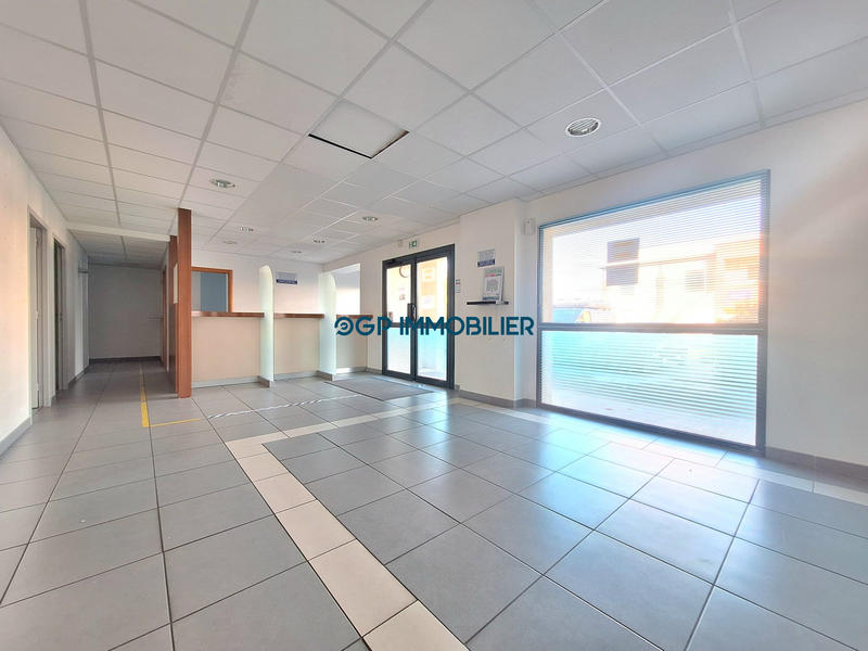 Local d'activités - 207 m²