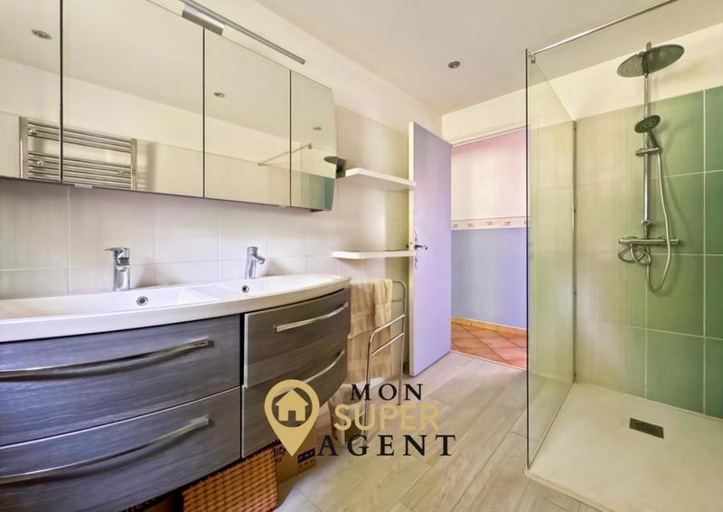 Maison - 171 m² - 9 pièces