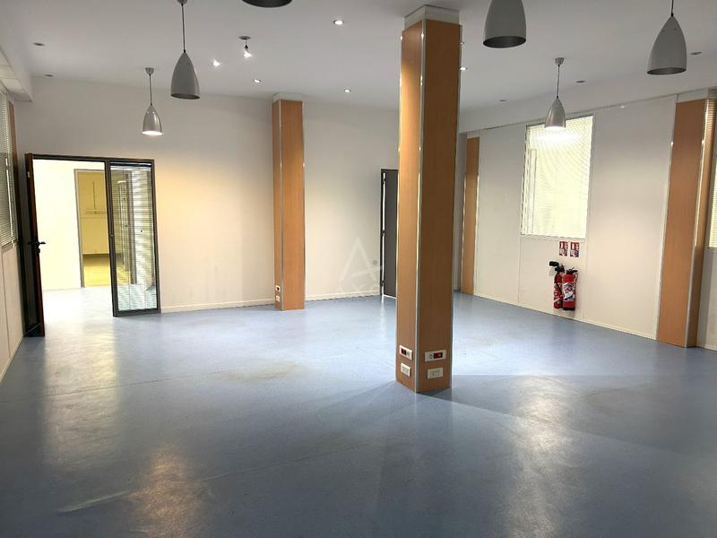 Immeuble de bureaux - 681 m²