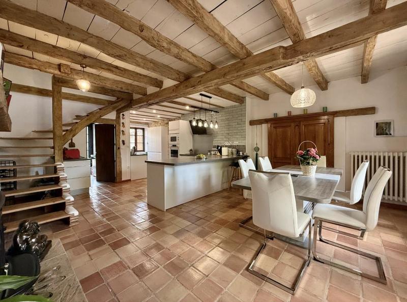 Maison - 214 m² - 8 pièces