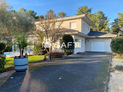 Maison - 208 m² - 6 pièces