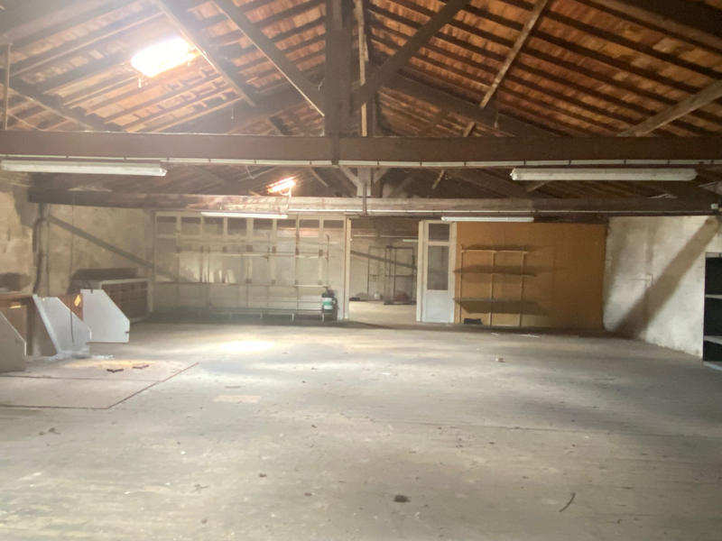 Local d'activités - 300 m²