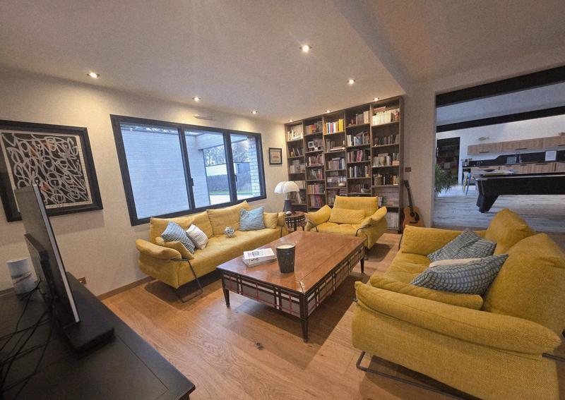 Maison - 210 m² - 6 pièces