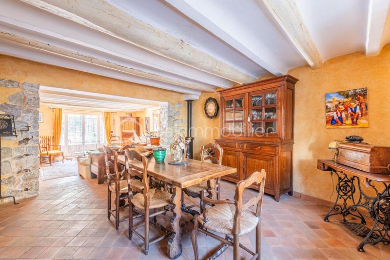 Maison - 218 m² - 7 pièces