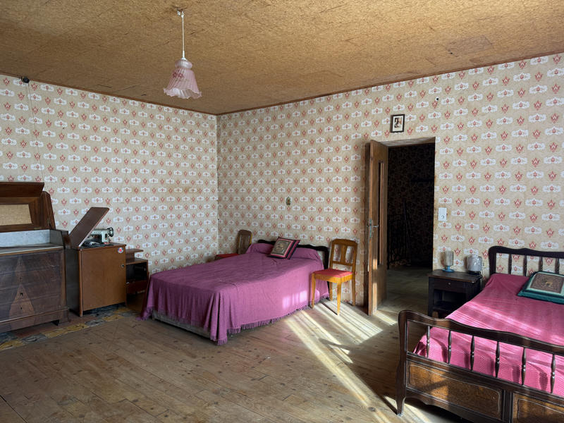 Maison - 235 m² - 8 pièces