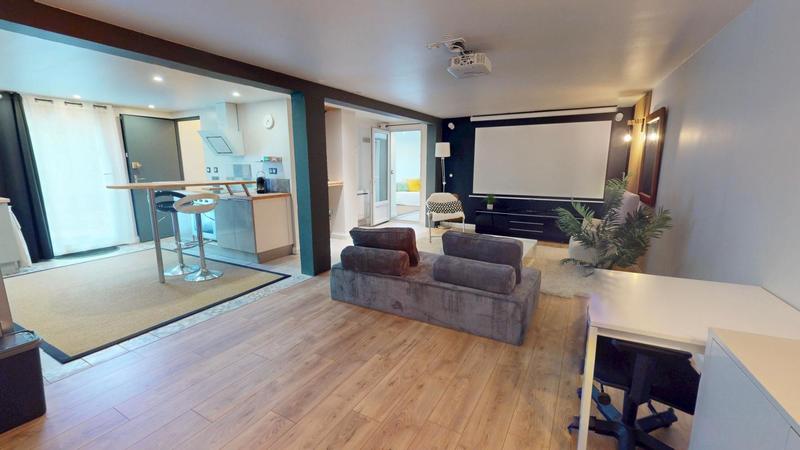 Maison - 202 m² - 7 pièces