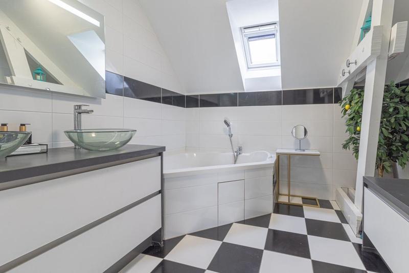 Maison - 145 m² - 6 pièces