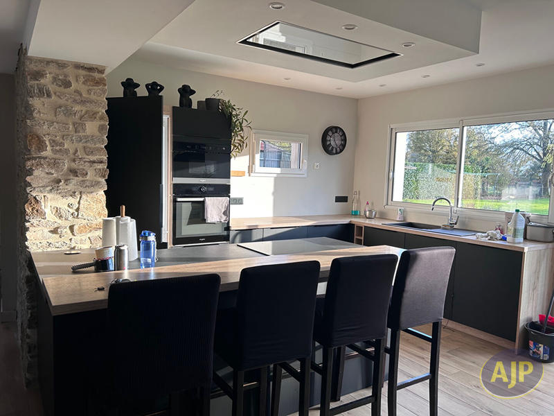 Maison - 121 m² - 5 pièces