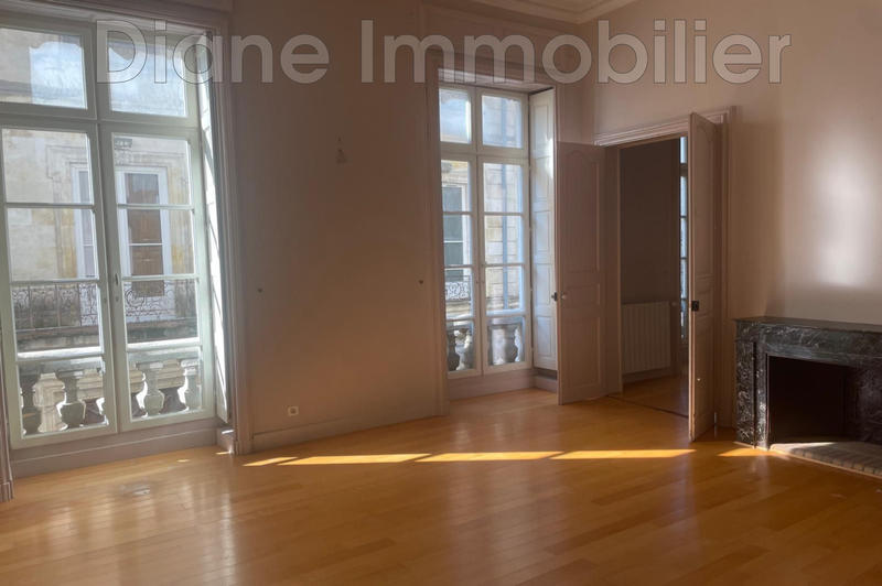 Appartement - 188 m² - 7 pièces