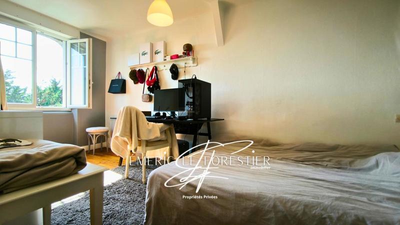 Maison - 240 m² - 10 pièces