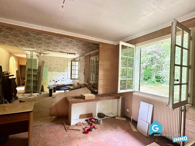 Maison - 330 m² - 8 pièces