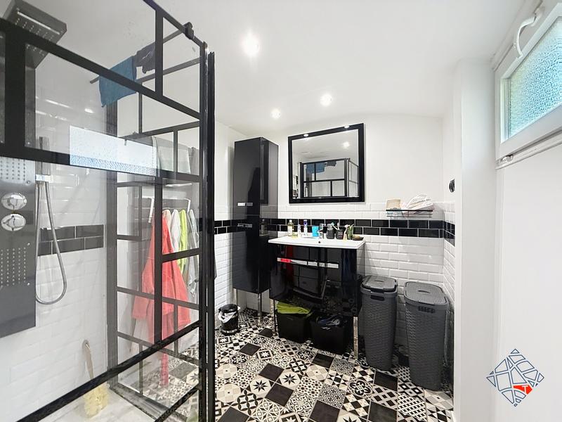 Maison - 96 m² - 5 pièces