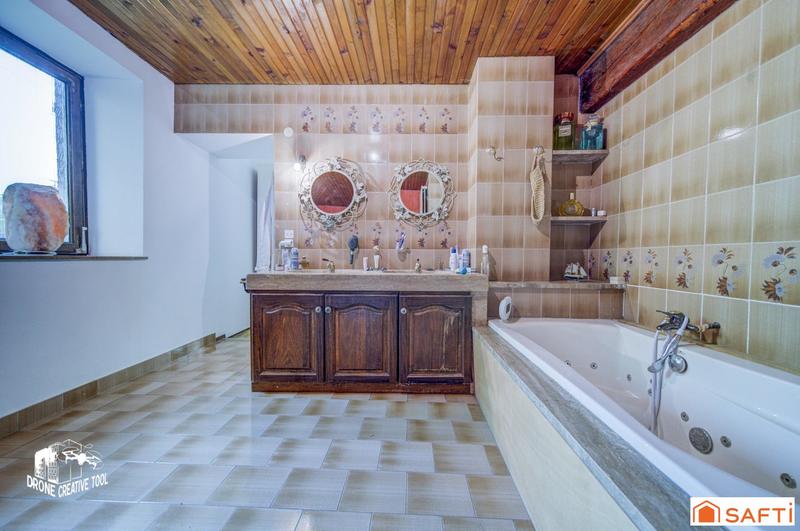 Maison - 351 m² - 14 pièces