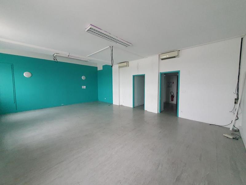 Bureau - 806 m²
