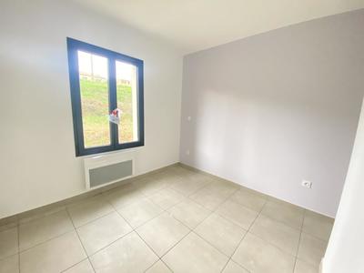 Villa - 90 m² - 4 pièces