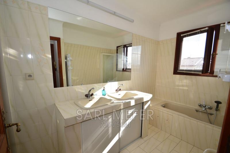 Maison - 195 m² - 7 pièces