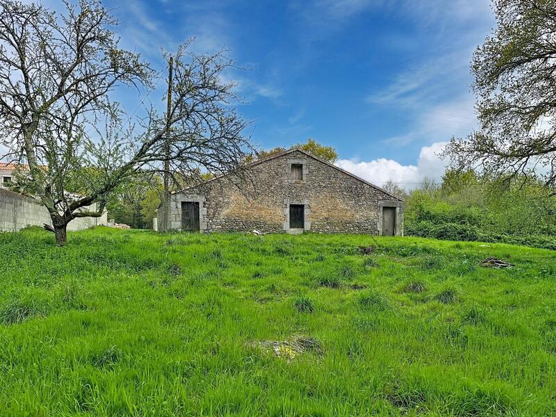 Maison - 243 m² - 1 pièce