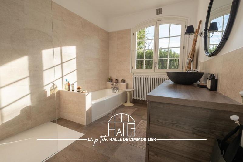 Maison - 228 m² - 8 pièces