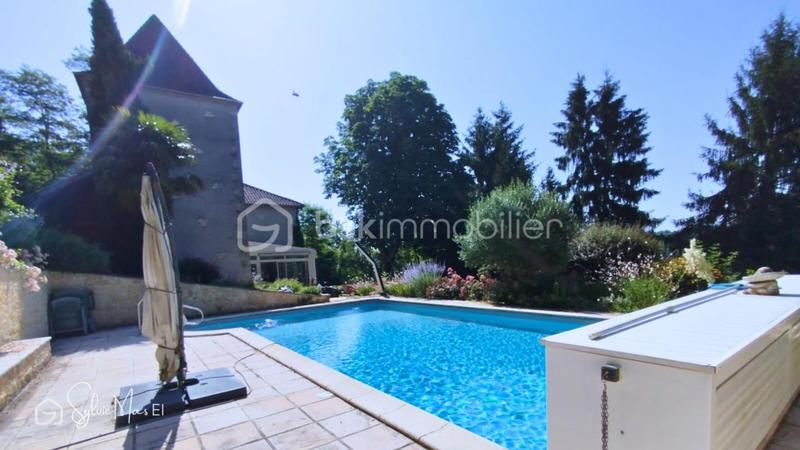 Maison - 313 m² - 10 pièces