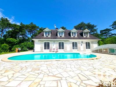 Maison - 220 m² - 9 pièces