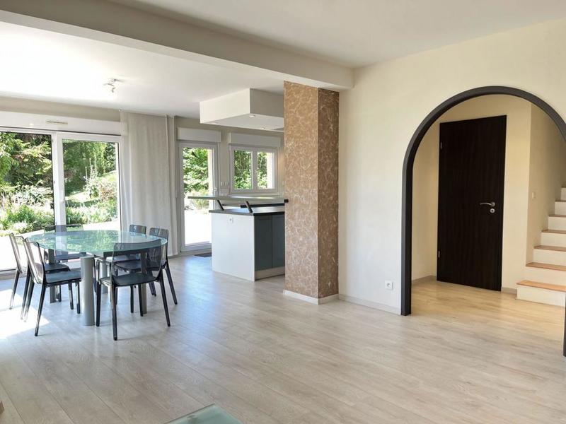 Maison - 200 m² - 8 pièces