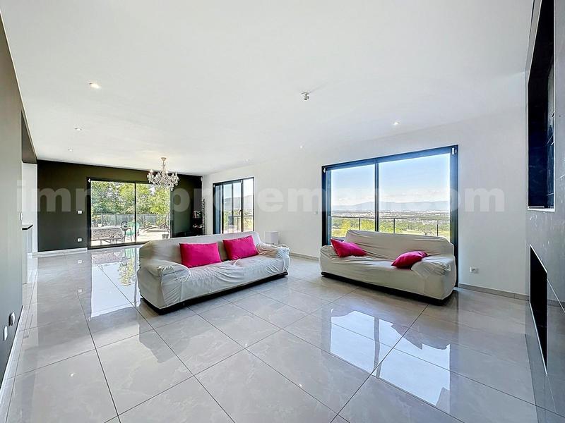 Maison - 280 m² - 8 pièces