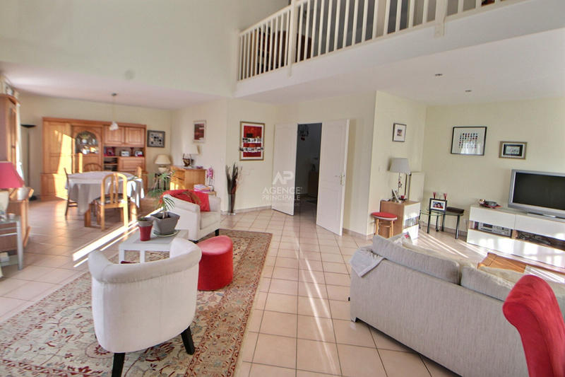 Maison - 185 m² - 7 pièces