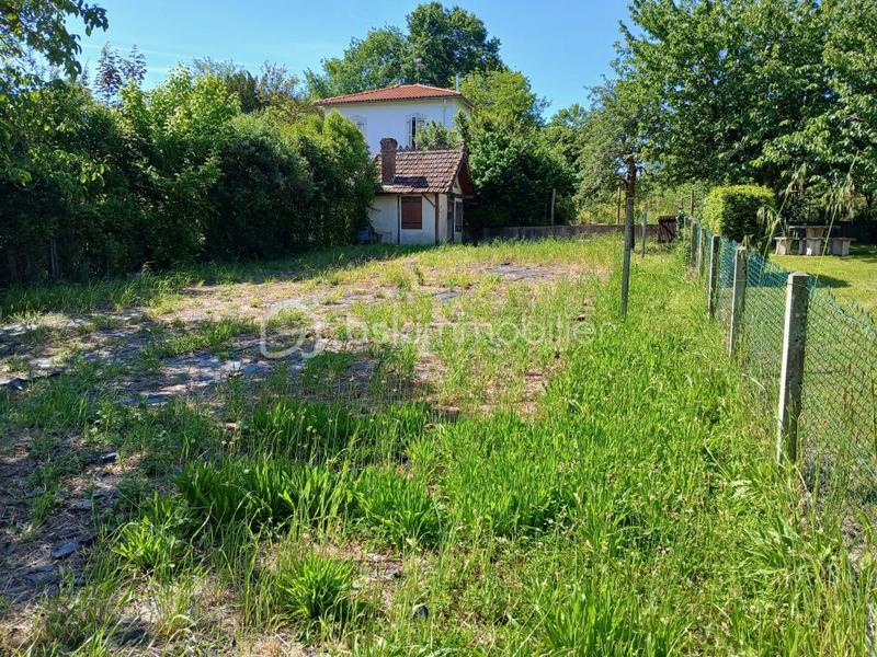 Terrain constructible - 606 m²