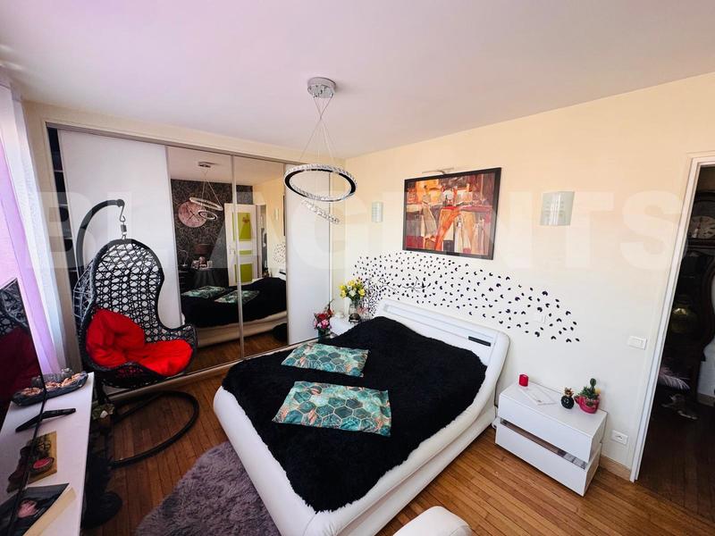 Appartement - 90 m² - 6 pièces