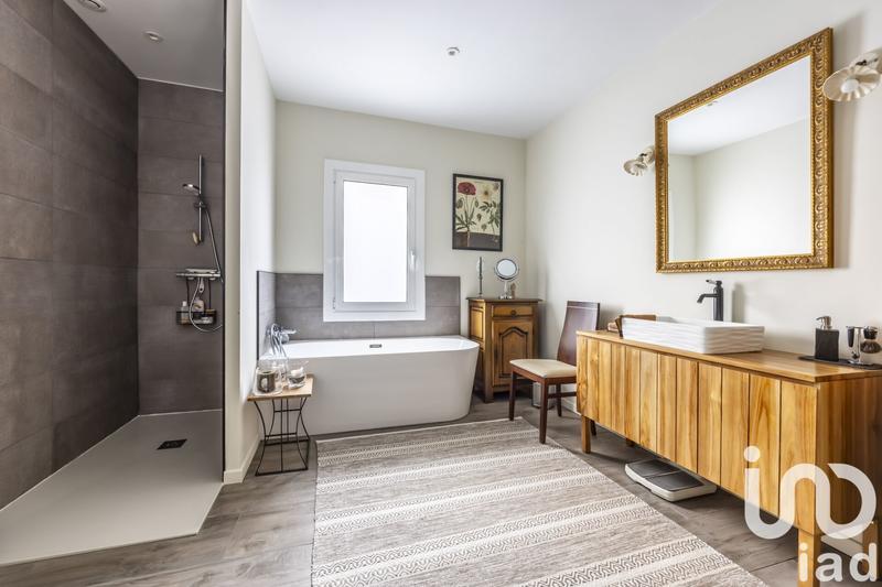 Maison - 228 m² - 8 pièces