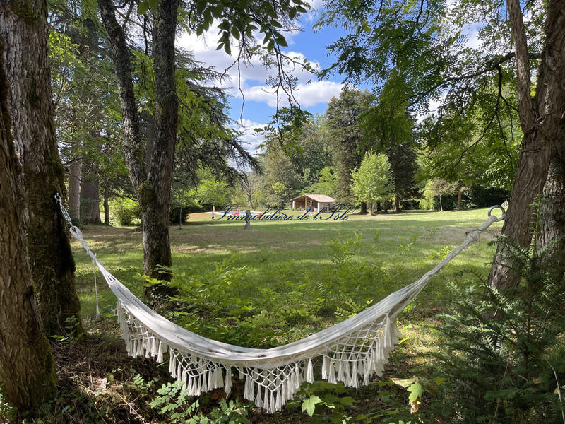 Maison - 420 m² - 13 pièces