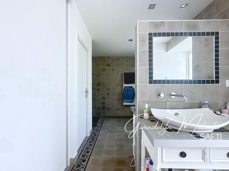 Maison - 248 m² - 8 pièces