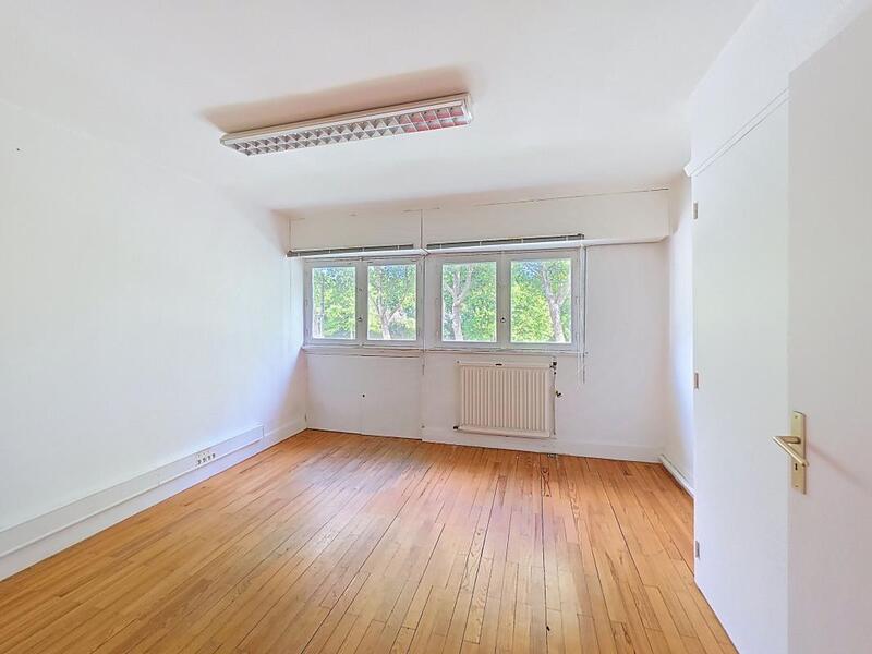 Maison - 302 m² - 1 pièce