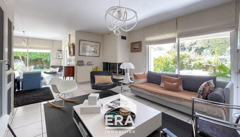 Maison - 260 m² - 8 pièces