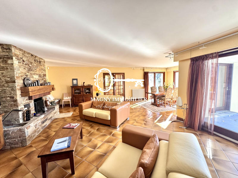 Maison - 280 m² - 10 pièces