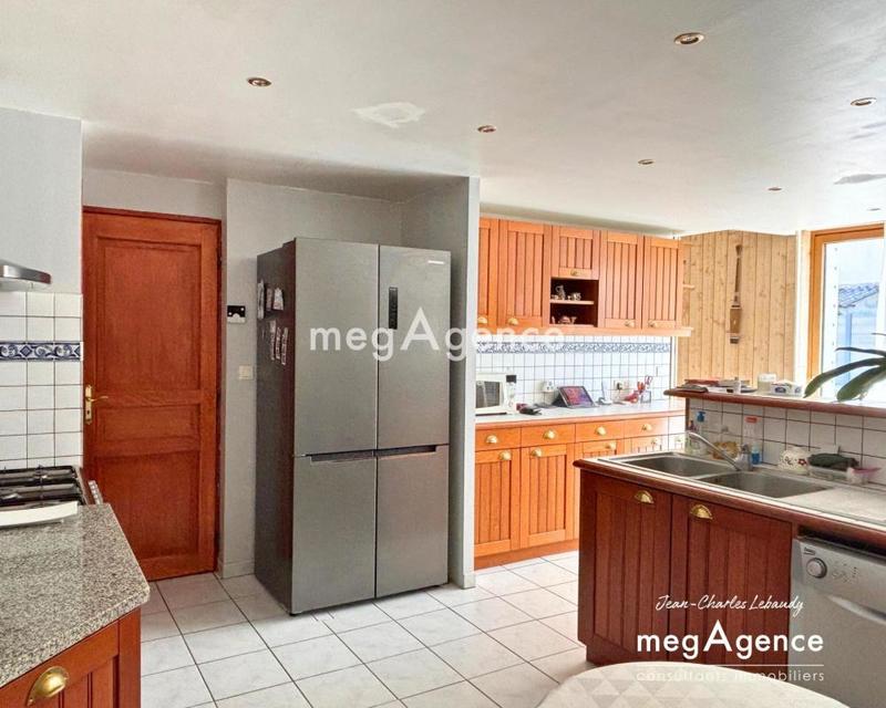 Maison - 180 m² - 7 pièces