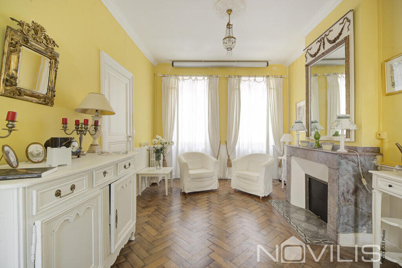 Maison de ville - 260 m² - 7 pièces