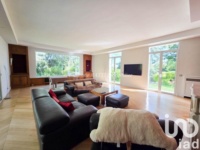 Maison - 410 m² - 9 pièces