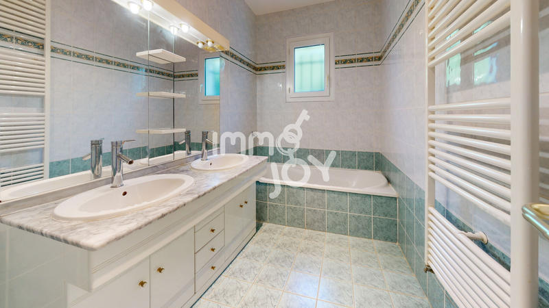 Maison - 136 m² - 5 pièces