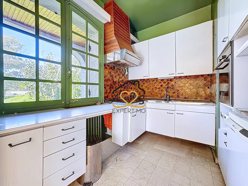 Maison - 240 m² - 11 pièces