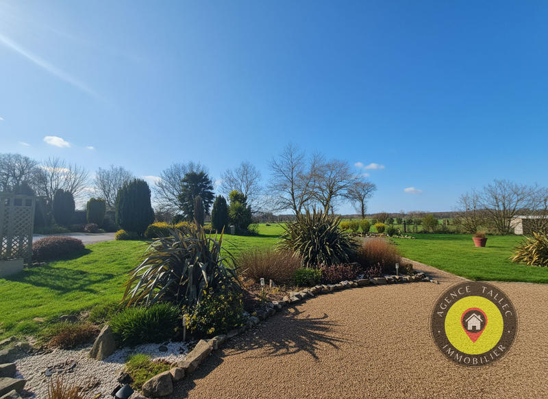 Maison - 270 m² - 11 pièces