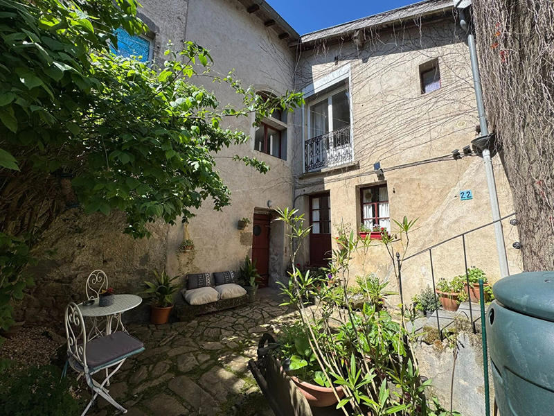 Maison - 335 m² - 14 pièces