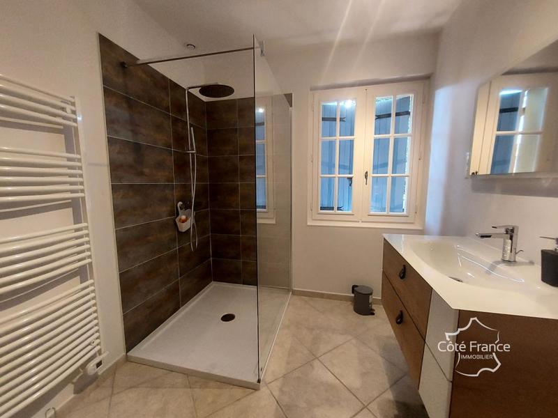 Propriété - 180 m² - 7 pièces