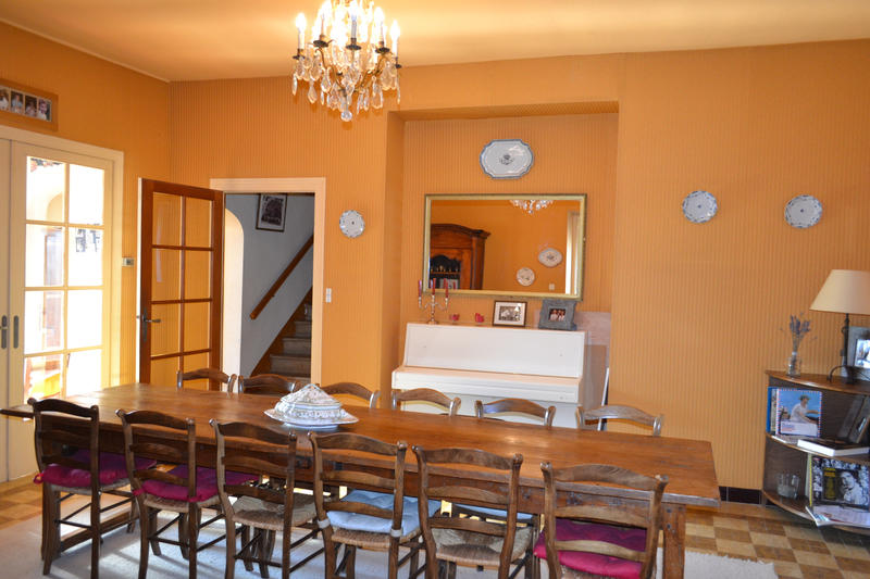 Maison - 267 m² - 10 pièces