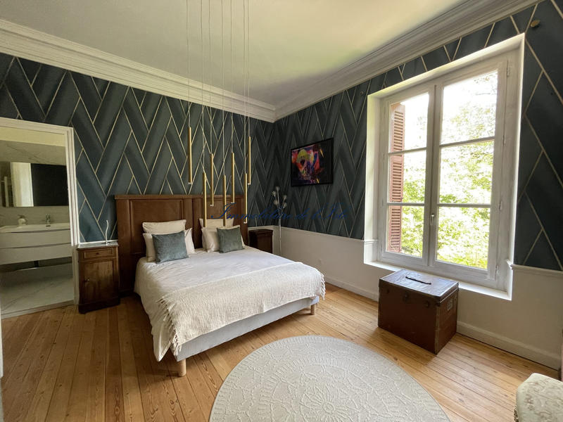 Maison - 420 m² - 13 pièces