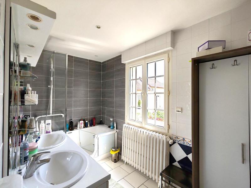 Maison - 264 m² - 8 pièces