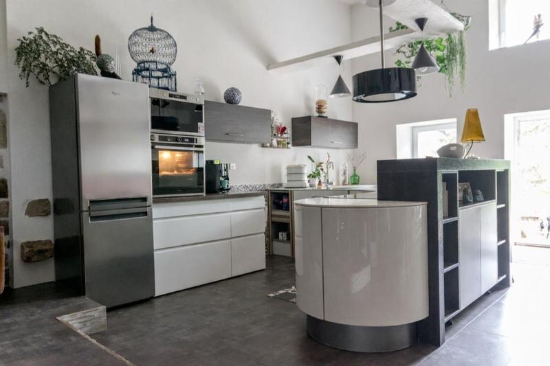 Maison - 220 m² - 8 pièces